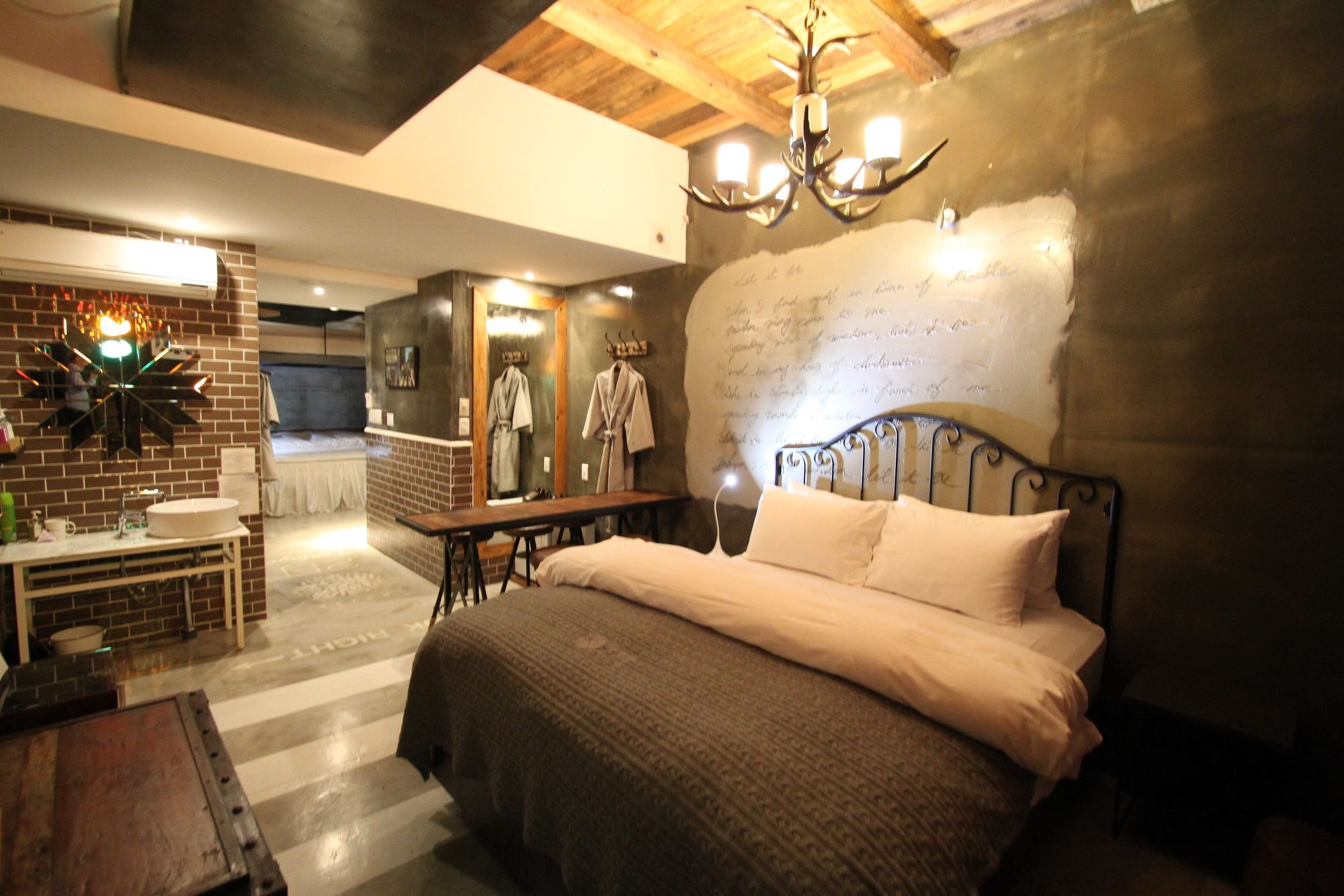 February Hotel Hwanggeum Daegu Buitenkant foto